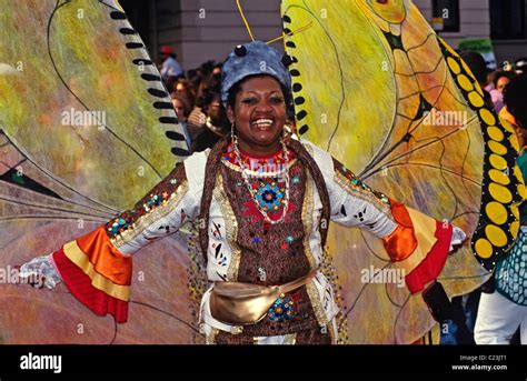 The colourful costumes and dancers at the Nottinghill Carnival Stock ...