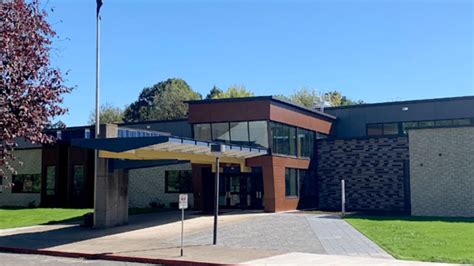 Lake Oswego, OR Oak Creek Elementary School evacuated after false bomb threat, police say