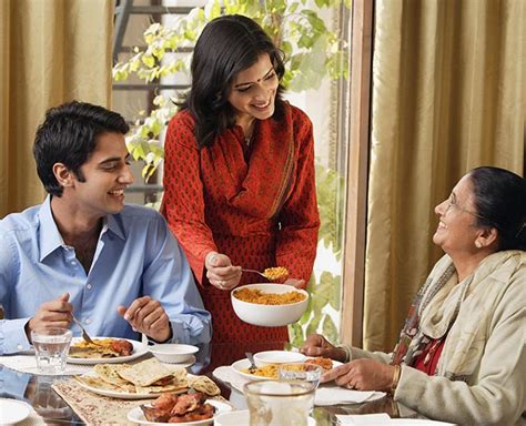 Here Are Some Of The Most Important Indian Dining Etiquettes You Should ...