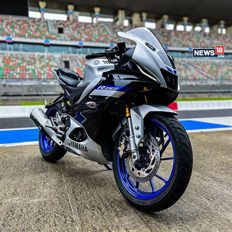 Yamaha YZF R15 V4 BS6 Review, Price,Mileage, Colours,