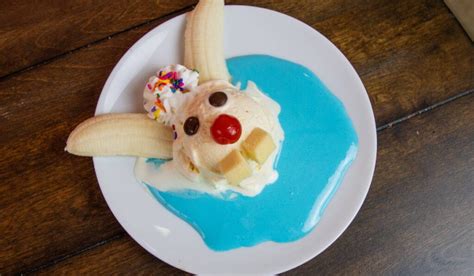 Friendly's Launches New Ice Cream Sundaes - FSR magazine