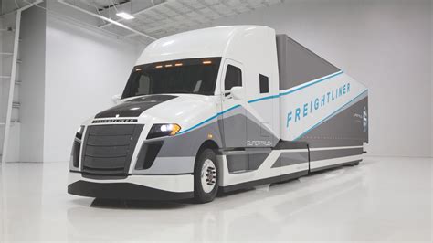 Daimler Unveils SuperTruck; 12-MPG Semi Is More Than Twice As Fuel-Efficient