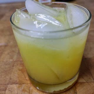 Best Fuzzy Navel Cocktail Recipe | Occasional Cocktails