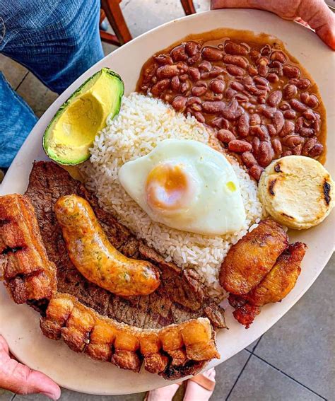 Bandeja Paisa (Colombian Food) : r/FoodPorn