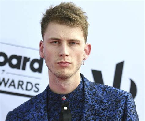 Machine Gun Kelly Biography - Facts, Childhood, Family Life & Achievements