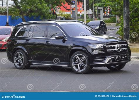 2022 Mercedes Benz GLS450 AMG Line Editorial Stock Image - Image of ...