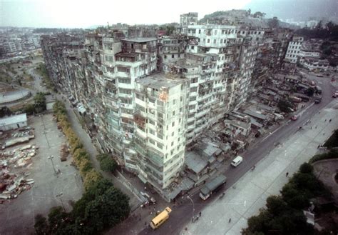 [Photos] A Tour of Hong Kong's Cramped 'Kowloon Walled City' - Urbanist ...