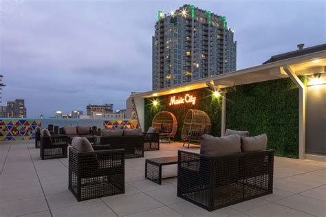 Aloft Nashville West End - Hotel in Nashville, TN | The Vendry