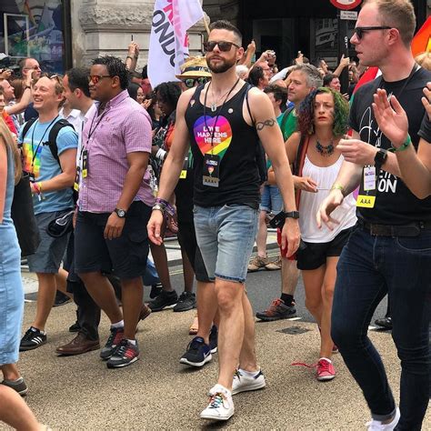 London Pride 2017 Street Style #Londonpride #lovehappenshere #gaypride #streetstyle # ...