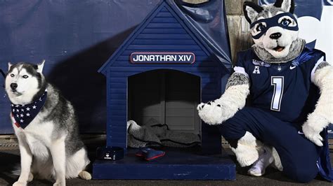 UConn's Husky Mascot Jonathan Receives A Hero's Welcome