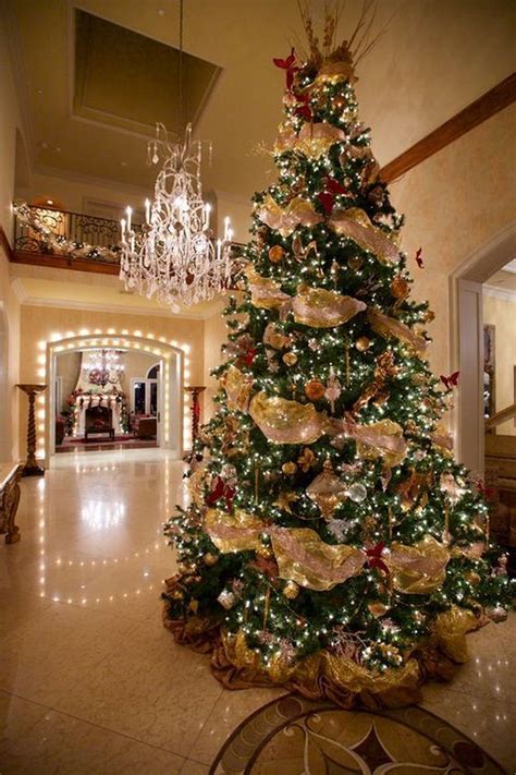 Lovely Traditional Christmas Decorations Ideas 36 | Elegant christmas trees, Best christmas tree ...