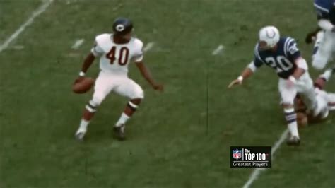 Chicago Bears running back Gale Sayers highlights 1960s : r/OldSchoolCool