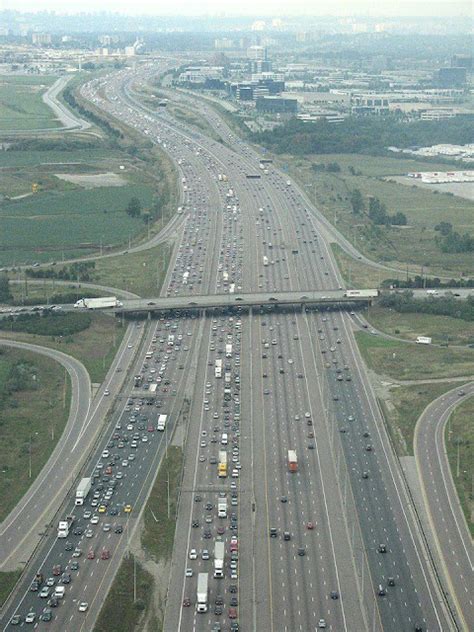 les plus beaux lieux dans le monde: L’autoroute 401, la plus utilisée ...