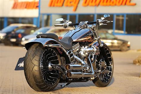 Harley-Davidson Breakout CVO Gets an Extra Touch of German Custom - autoevolution