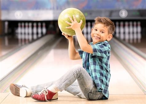 7 best ten-pin bowling alleys for kids in Singapore | HoneyKids Asia