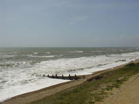 Milford-on-sea Beach - Photo "Milford On Sea, Hampshire" :: British Beaches