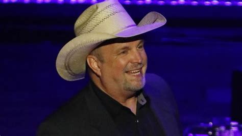 'Woke' Garth Brooks Kicked Out of Toby Keith's Tribute Show? | Snopes.com