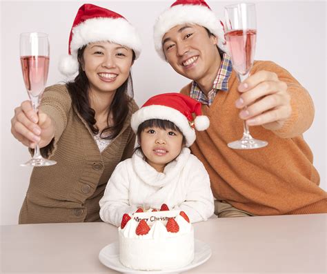 Japanese Christmas Traditions: Make Sponge Cake! - Little Passports