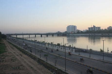 DAILY PHOTO: Ahmedabad’s Sabarmati Riverfront by Night & Day - Paperblog