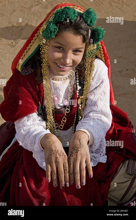 Berber girl hi-res stock photography and images - Alamy