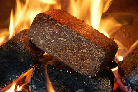 Premium Slow Burn Briquettes – 20KG (20 Briquettes) – Gwernyfed Wood