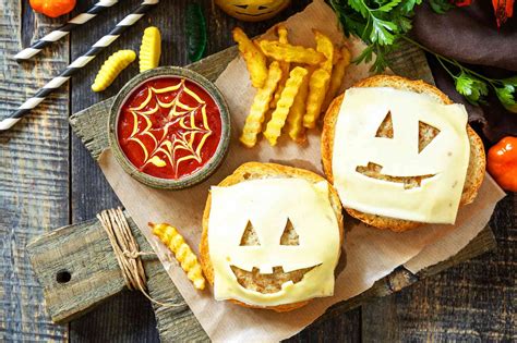 Funny, Spooky Burger For Halloween - How To Make Recipes