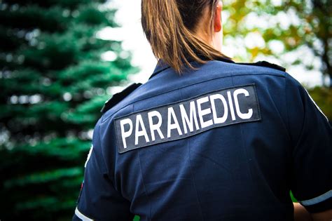 Vic paramedics 'highest trained, lowest paid' | Green Left