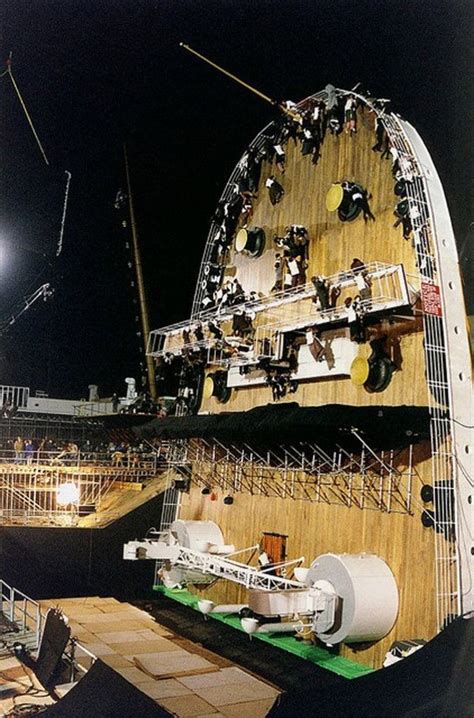 30 Awesome Behind The Scenes Shots From Famous Movies | Titanic behind ...