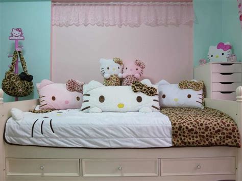 25 Adorable Hello Kitty Bedroom Decoration Ideas for Girls