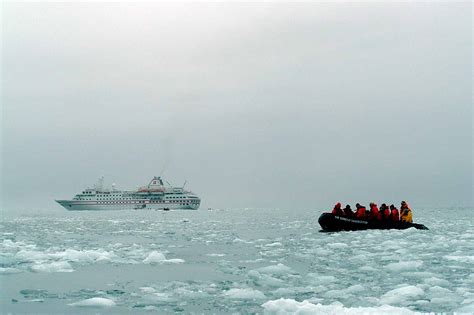 Antarctica Cruise: Visiting Elephant Island on Zodiacs