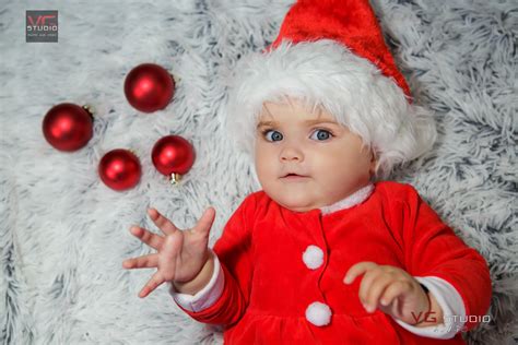 christmas baby photo shoot | Christmas baby, Baby christmas photos, Baby photoshoot