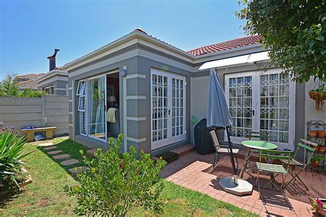 2 Bedroom House For Sale in Parklands | RE/MAX™ of Southern Africa