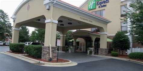 Pet-Friendly Hotel in Sanford, NC | Holiday Inn Express & Suites Sanford