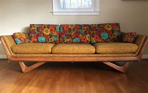 Vintage Mid-Century Gondola Sofa in the style of Adrian Pearsall - EPOCH