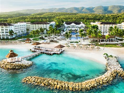 Top Resorts in The Caribbean Islands: Readers' Choice Awards 2018