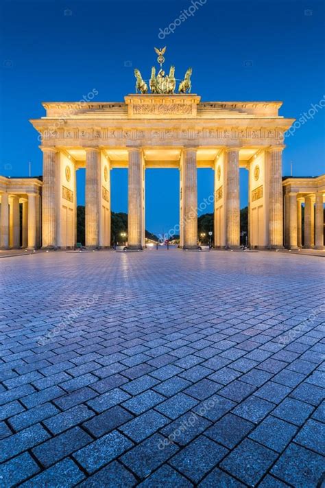 Berlin Brandenburg Gate at night, Germany — Stock Photo ...