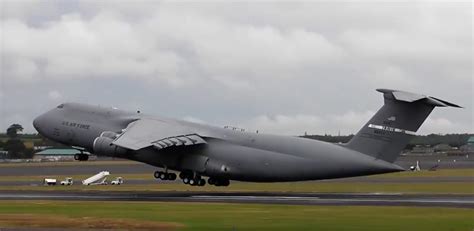 VIDEO USAF C-5M Super Galaxy's takeoff from Prestwick in just 22 seconds! - AIRLIVE