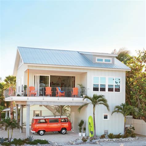 Tiny Florida Beach Shack Makeover | Small beach houses, Beach house exterior, Beach house design