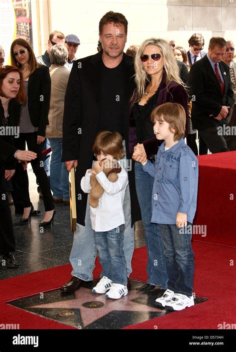 Russell Crowe Wife And Kids