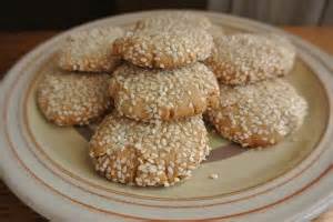 Maple-kissed sesame seed cookies (gluten-free, dairy-free, vegan)