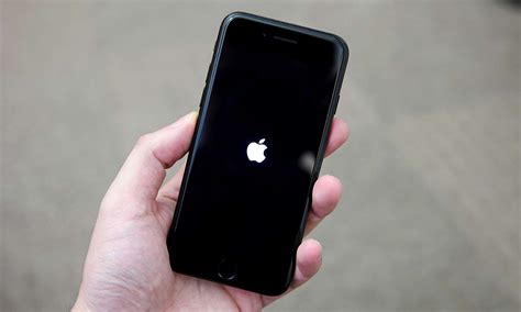 iPhone bloqueado en pantalla negra con manzana - MAE Recovery