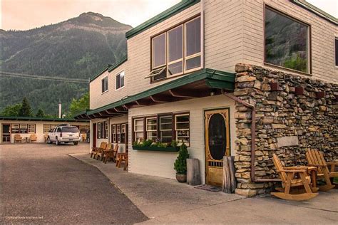 BEAR MOUNTAIN MOTEL - Updated 2022 Prices & Hotel Reviews (Waterton Lakes National Park, Canada ...