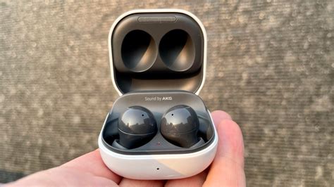 Galaxy Buds 2 review: Samsung shrinks its wireless earbuds - CNET