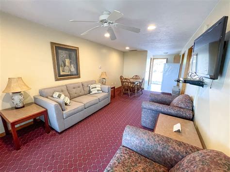 Large Suites | Lake Bluff Inn and Suites