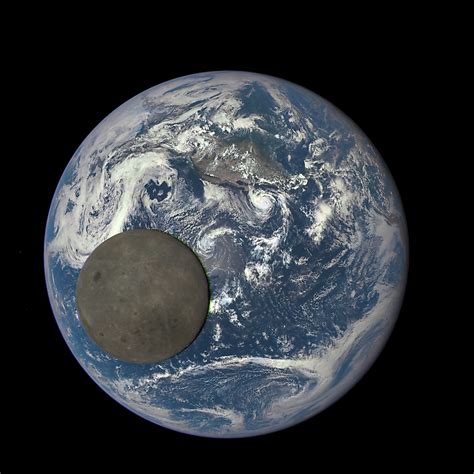 Does The Moon Emit Light? - WorldAtlas