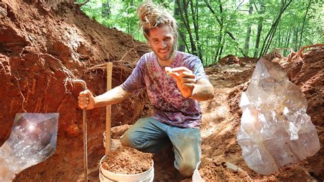 Digging for SMOKY QUARTZ CRYSTALS & AQUAMARINE at Emerald Hollow Mine | Gem Mining North ...