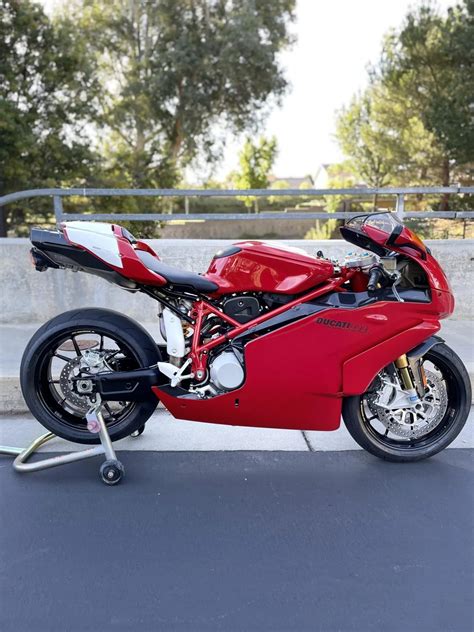 Mostly-Unscathed 2005 Ducati 999R Has 513 Miles and No Shortage of Raw Italian Power - autoevolution