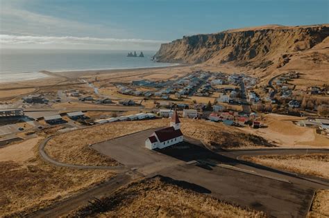 An aerial view of a small town by the ocean photo – Iceland Image on Unsplash