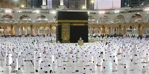 'Immunized' Muslim pilgrims in Mecca as Ramadan begins - Raw Story