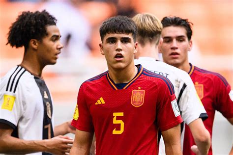 16-year-old Barcelona defender set to replace injured veteran against ...